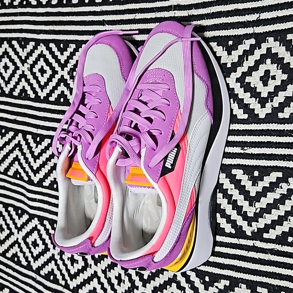 📣✨️✨️ SOLD IN-STORE!!! PUMA Cruise Rider Sneakers - Picture 3 of 6